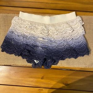 Forever 21 Women's Ivory Shorts Size Small